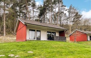 2 Bedroom Beautiful Home In Degeberga - 0