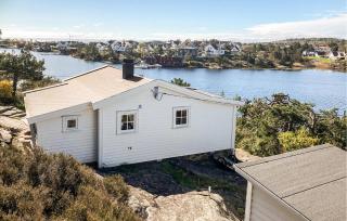 Beautiful Home In Søgne - 0