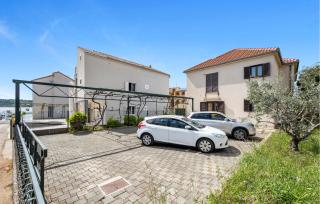 2 Bedroom Beautiful Apartment In Vodice - Vodice - 9