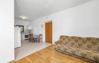 2 Bedroom Beautiful Apartment In Vodice - Vodice - 4