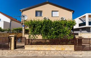 Lovely Apartment In Gornji Karin - Gornji Karin - 4