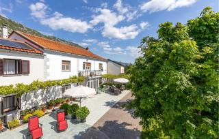 2 Bedroom Stunning Home In Drivenik - Drivenik - 0