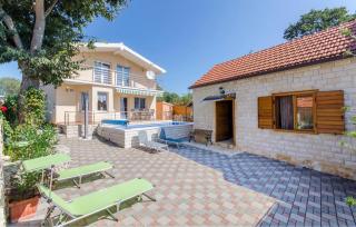 Cozy Home In Primorski Dolac - 5