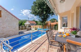 Cozy Home In Primorski Dolac - 9