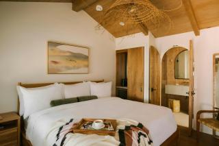 Woods Cove Inn - 8