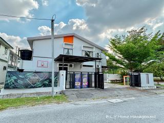 Bercham Landed CornerLot 6BR with Karaoke Set & BBQ - Ipoh - 0