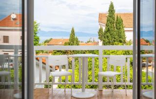 Stunning Apartment In Malinska - 1