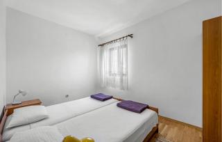 2 Bedroom Stunning Apartment In Vodice - Vodice - 2