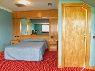 Hotel Royal - - 5
