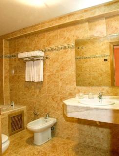 Hotel Royal - - 1