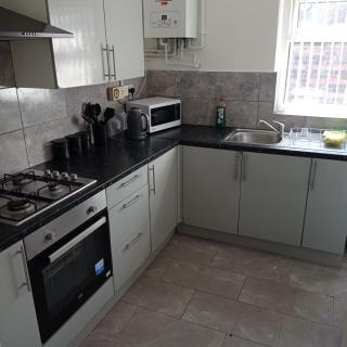 Double-Bedroom in the Heart of Salford Manchester Perfect for Short Stays LT1 - 4