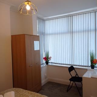 Double-Bedroom in the Heart of Salford Manchester Perfect for Short Stays LT1 - 2