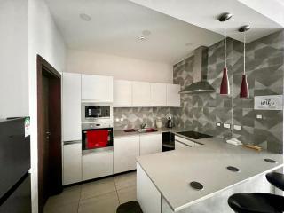 Lovely 2-bedroom Serviced Hotel Suites with Pool and Wi-Fi at Skynest - Nairobi - 3