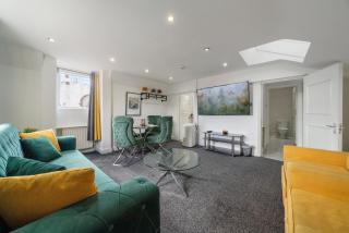 Luxurious 1-Bedroom Penthouse on Oxford Street 11G - 0