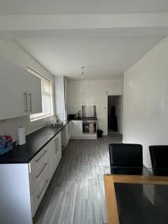 Modern double bedroom - Liverpool - 4