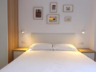 Deluxe Helga Cáceres - 1