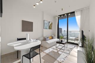 Stylish 1BR w Skyline Views & Balcony - 9