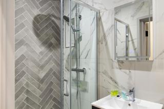 Hendon Studio At Tube Station - - 3