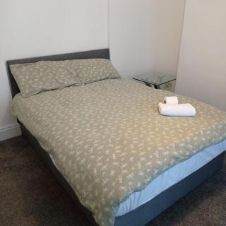 Double-Bedroom in the Heart of Salford Manchester Perfect for Short Stays LT2 - 6