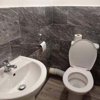 Double-Bedroom in the Heart of Salford Manchester Perfect for Short Stays LT2 - 5