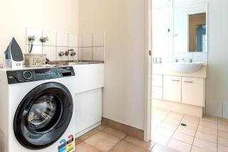 Coastal Style Living 2 Bed & Study Retreat - Maroochydore - 4