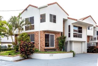 Coastal Style Living 2 Bed & Study Retreat - Maroochydore - 2