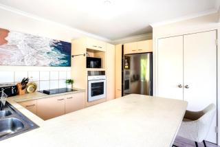 Coastal Style Living 2 Bed & Study Retreat - Maroochydore - 1