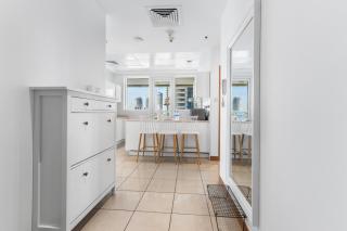 Stylish 1BR in Marina, Balcony Near JBR - 3