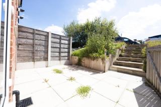 Contemporary 3 Bedroom Home with Garden & Parking - Atherton - 9