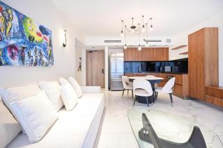 Chic 2BR Apartment w Balcony & Sea View by HolyGu - 9