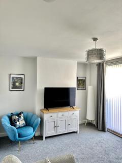 Beautifully Spacious 3 Bed Home - Kenton - 8