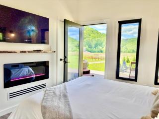 Wildflower Walk at Three Suns Cabins - 4