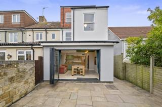 Comfy and Stylish 4-BR Home - Sleeps 8! - Bristol - 9