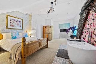 Comfy and Stylish 4-BR Home - Sleeps 8! - Bristol - 6