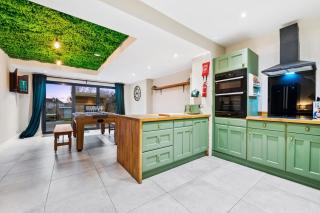 Comfy and Stylish 4-BR Home - Sleeps 8! - Bristol - 2