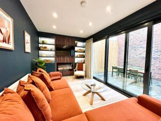 Barton Suites Luxury Home 1 of 2 Sleeps 6 - Bristol - 0