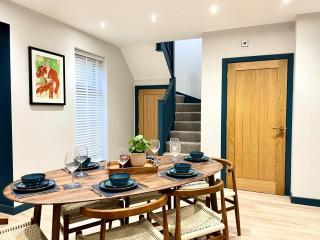 Barton Suites Luxury Home 1 of 2 Sleeps 6 - Bristol - 9