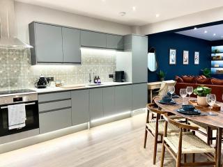 Barton Suites Luxury Home 1 of 2 Sleeps 6 - Bristol - 7