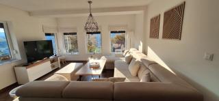 Villa Alyanna - - 5