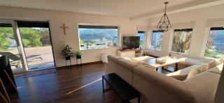 Villa Alyanna - - 9