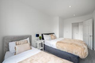 free parking,Top location, Shops - Edgware - 6
