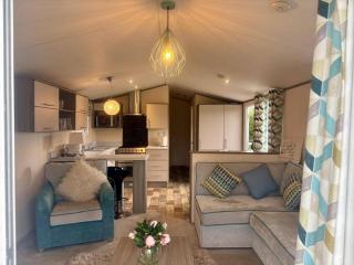 Caravan in Holcot - Sleeps 6 - Pet Friendly - - 2