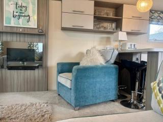 Caravan in Holcot - Sleeps 6 - Pet Friendly - - 1