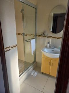 The Veuve Guesthouse - East London - 9