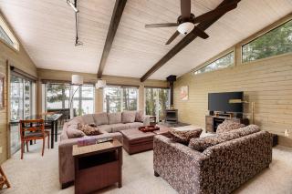 Lakeside Shores Escape - Adventure Awaits Peaceful Retreat Just Minutes from Traverse City - Traverse City - 1