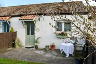 Modern Country Cottage Stay - 5