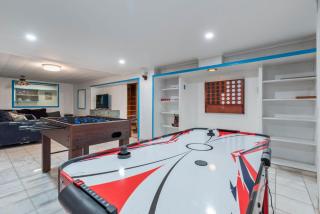 Oversized Family Beach Block Duplex with Game Room - 8