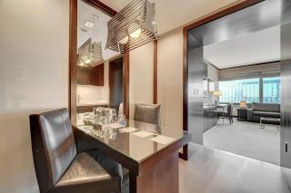 Luxurious Vdara High Rise Room, City Skyline Views, King Bed, Free Valet, Smoke-Free - Las Vegas - 8