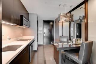 Luxurious Vdara High Rise Room, City Skyline Views, King Bed, Free Valet, Smoke-Free - Las Vegas - 6