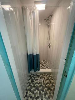 Chelsea Studio 5 - Shared Bathroom - 2